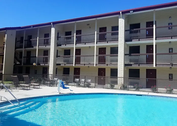 Red Roof Inn & Suites Houston- Hobby Airport