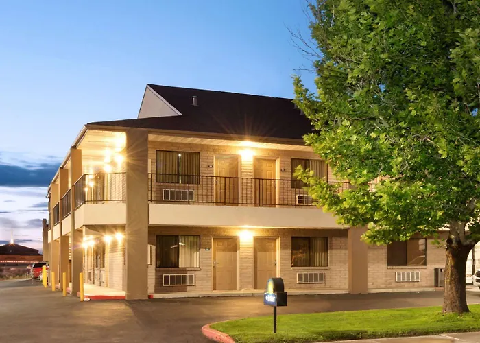 Days Inn & Suites By Wyndham Albuquerque West
