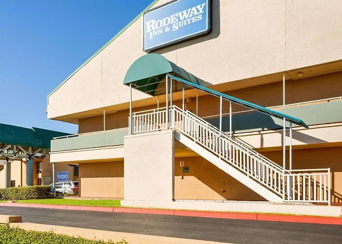 Rodeway Inn & Suites South Of Fiesta Park San Antonio