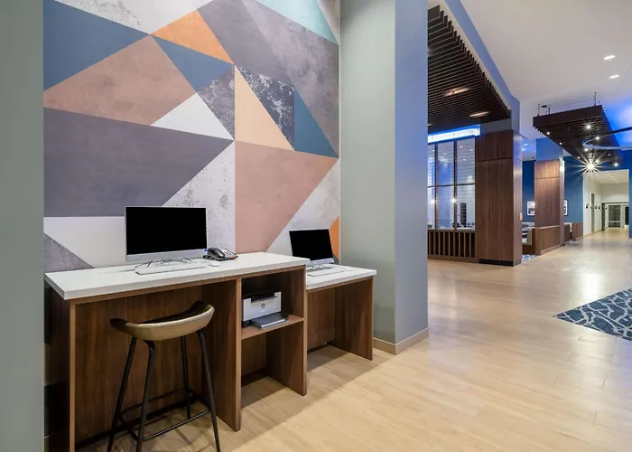 La Quinta Inn & Suites By Wyndham Nashville Downtown Stadium
