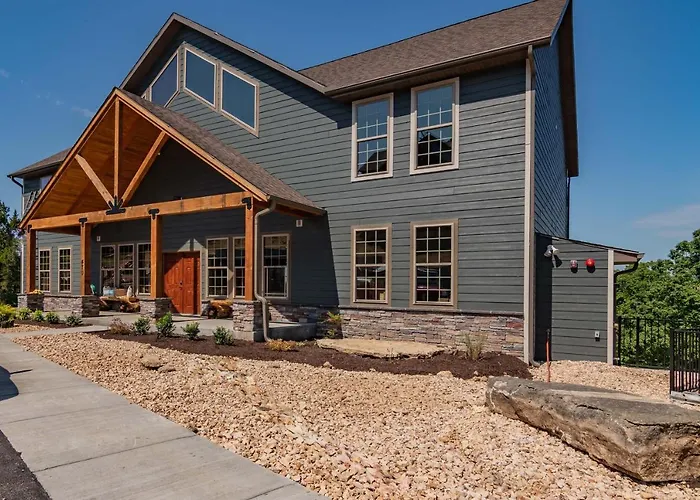 Staycation Lodge With Indoor Pool And Basketball Court Branson