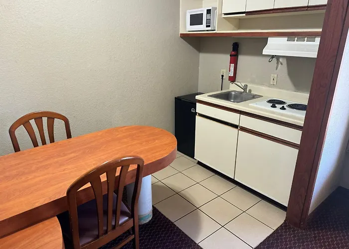 Rodeway Inn & Suites South Of Fiesta Park San Antonio