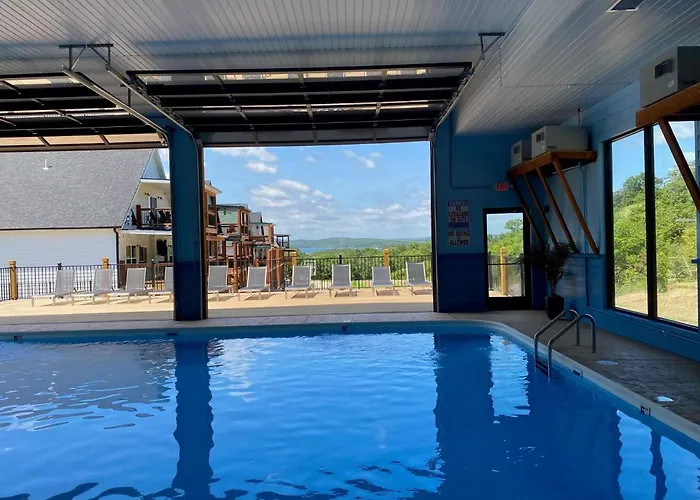 Staycation Lodge With Indoor Pool And Basketball Court Branson