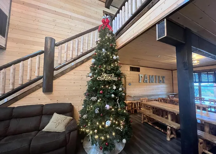 Staycation Lodge With Indoor Pool And Basketball Court Branson