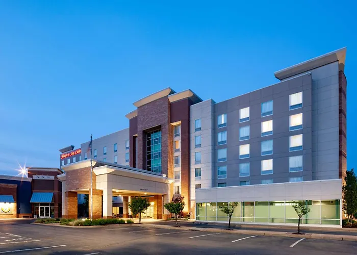 Hampton Inn & Suites St. Louis At Forest Park