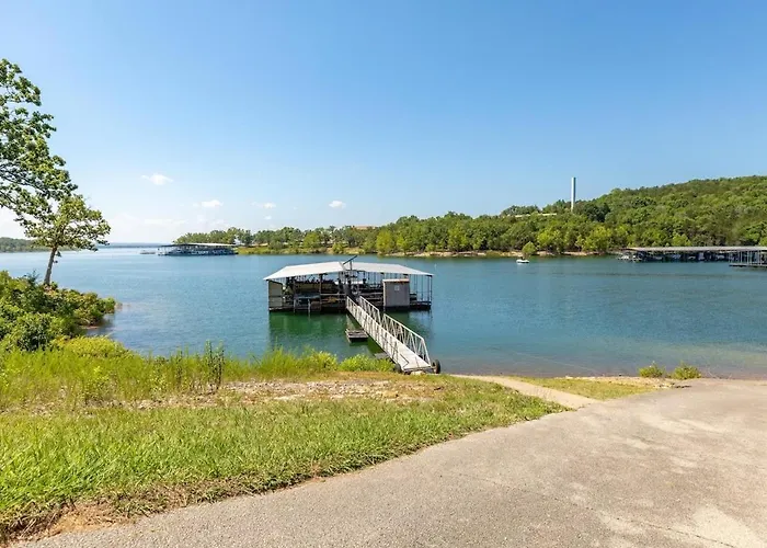 Artilla Cove Cabin 1- Lakeside - Pool & Hot Tub Branson