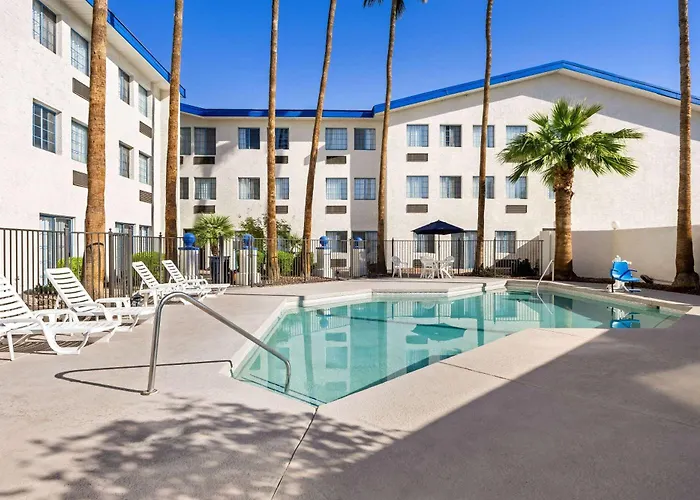Days Inn & Suites By Wyndham Mesa Near Phoenix