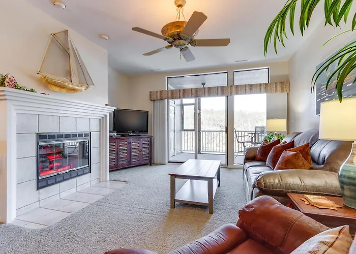 Private Boat Slip: Family-Friendly Lazy Days Condo Osage Beach
