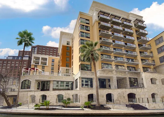 Hampton Inn & Suites On The San Antonio Riverwalk