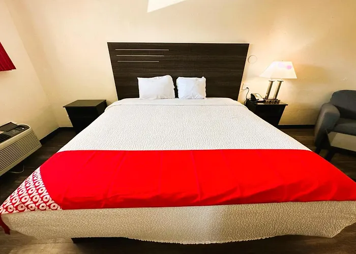 Oyo Hotel San Antonio Lackland Afb Seaworld Hwy 90 W