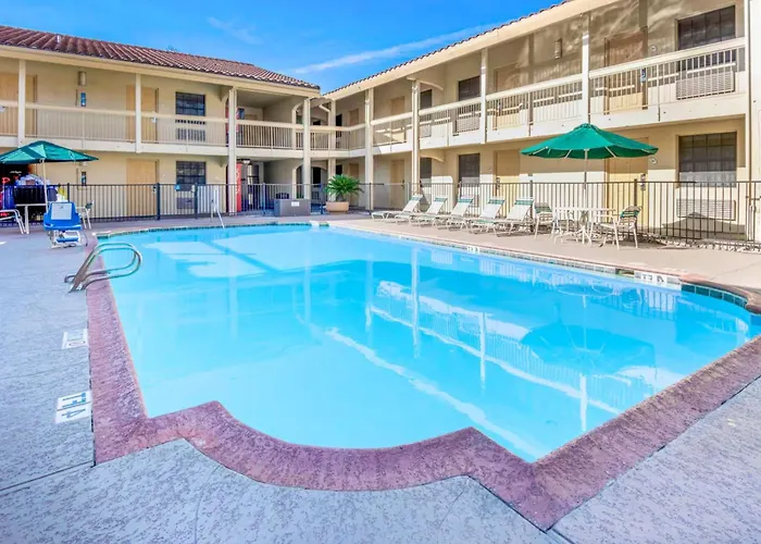 Coratel Inn & Suites By Jasper Wonderland San Antonio