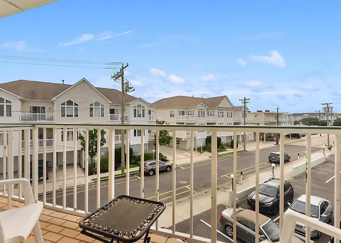 225 E Wildwood Ave, Unit 321 Villa