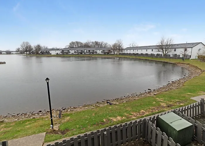 Lake Castleton Lakeside Apartments By Barsala Indianapolis