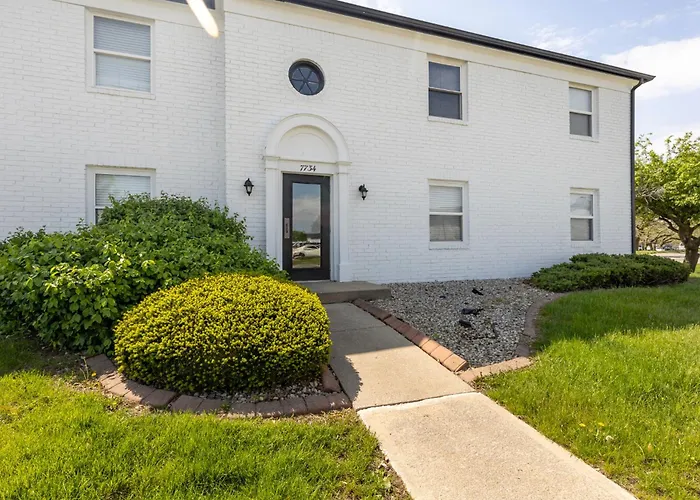 Lake Castleton Lakeside Apartments By Barsala Indianapolis