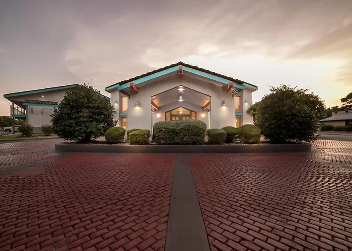 Howard Johnson By Wyndham Columbus Fort Moore