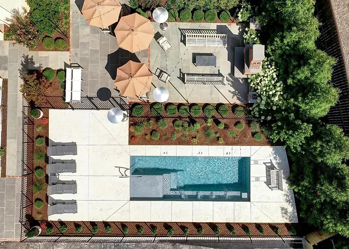 The 200 South St | King Ste 9 Hotel Charlottesville