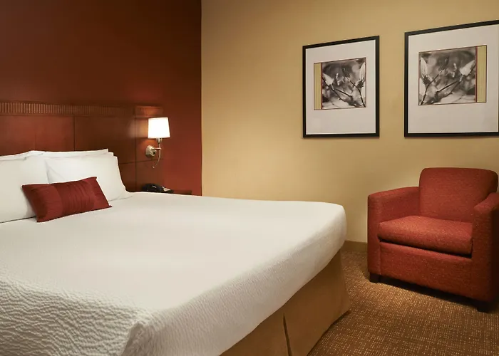 Courtyard By Marriott Indianapolis Castleton Hotel