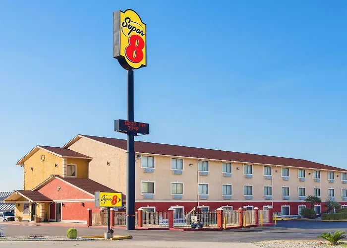 Super 8 By Wyndham San Antonio/I-35 North Hotel