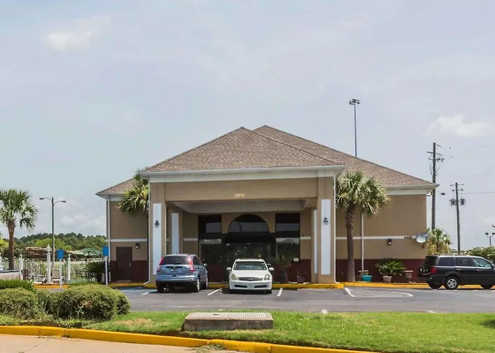 Quality Inn & Suites North Montgomery