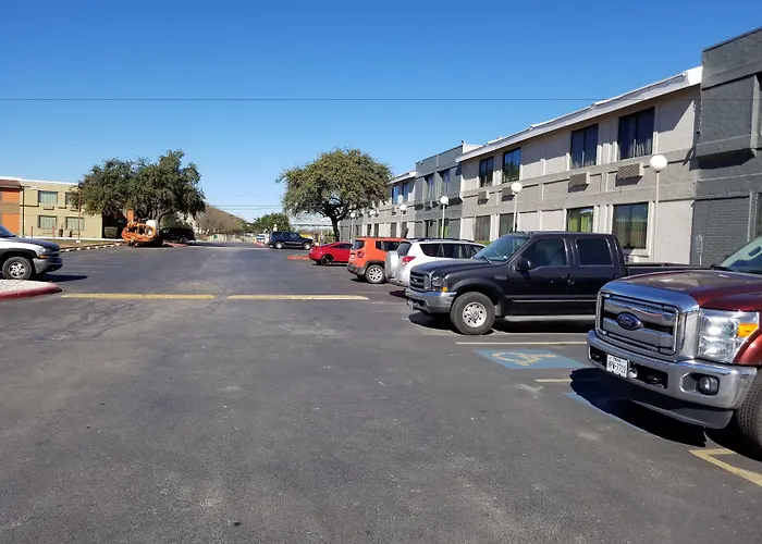 Travelodge By Wyndham San Antonio Downtown Northeast
