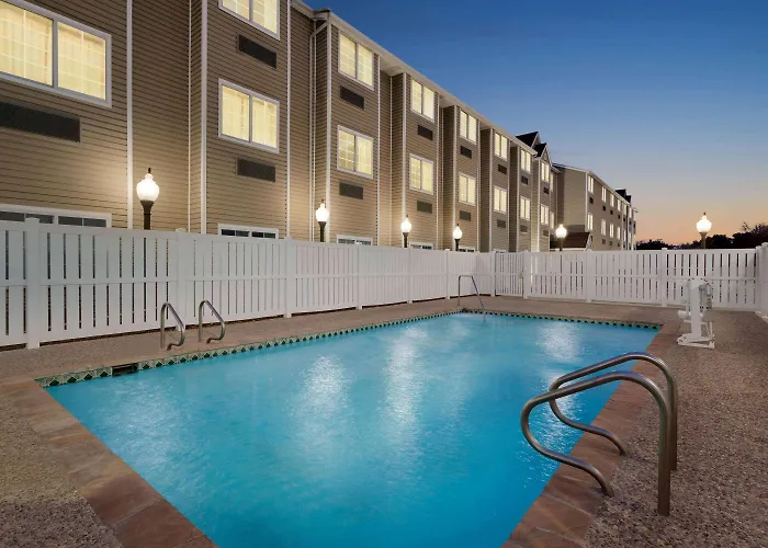 Super 8 By Wyndham San Antonio Airport North Hotel