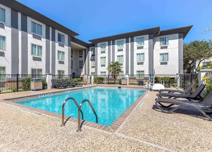Best Western Medical Center North Inn & Suites Near Six Flags San Antonio