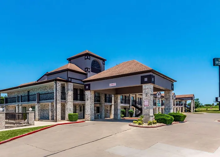 Quality Inn I-10 East Near Frost Bank Center San Antonio