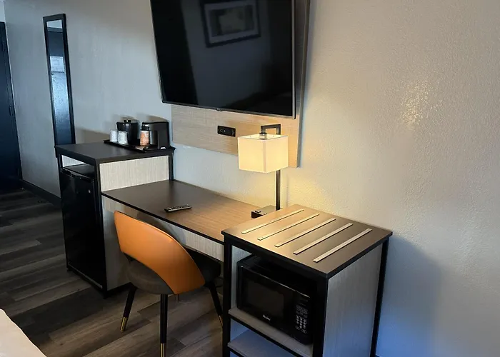 Red Lion Inn & Suites Kansas City
