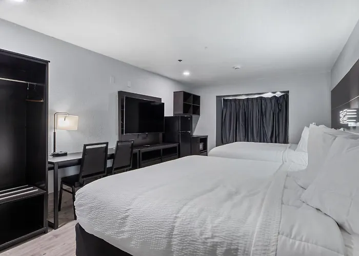 Baymont By Wyndham San Antonio Downtown Hotel