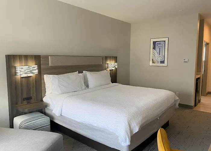Holiday Inn Express & Suites San Antonio Frost Bank Center By Ihg
