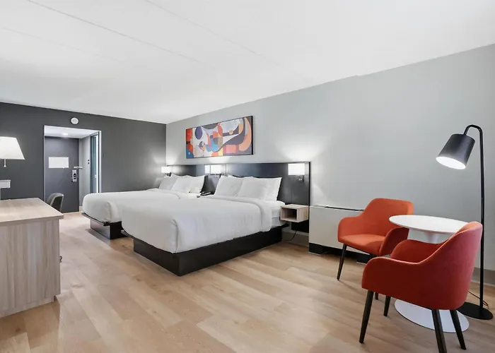 Seven Oaks Hotel Regina