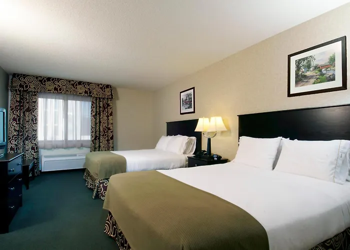 Holiday Inn Express Hotel & Suites Minneapolis-Downtown Convention Center By Ihg