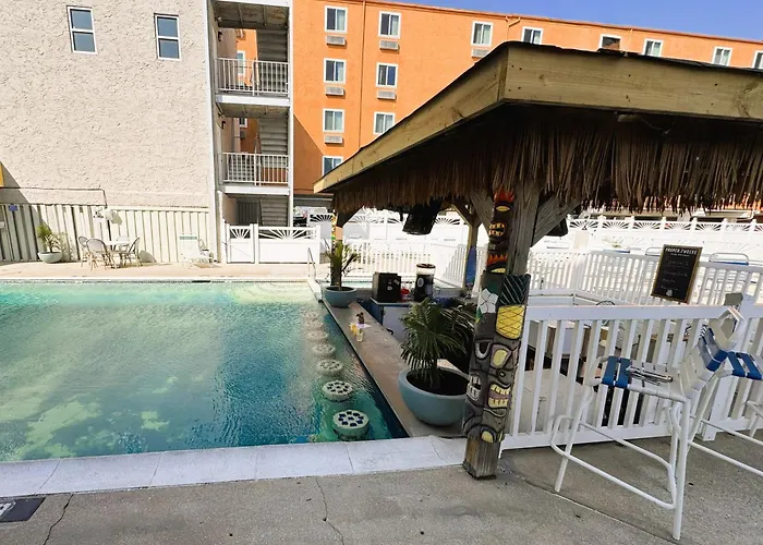 Oceanic Hotel & Barefoot Tiki Bar Wildwood