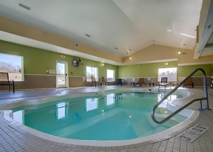 Holiday Inn Express Hotel & Suites Kansas City Sports Complex By Ihg