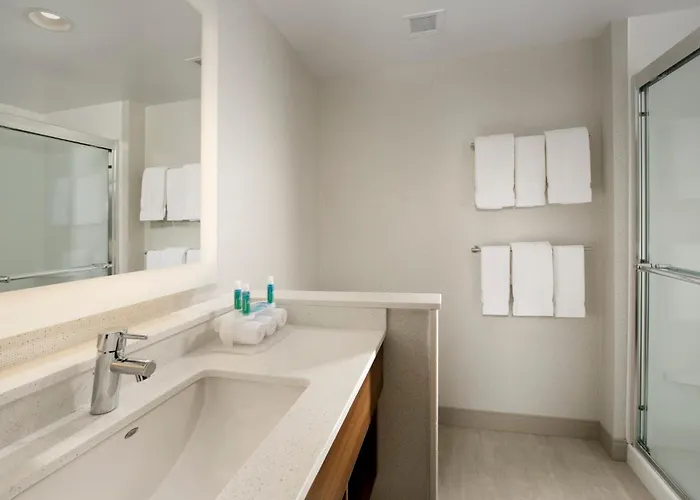 Holiday Inn Express & Suites San Antonio North-Windcrest By Ihg