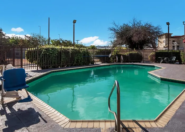 Hometowne Studios By Red Roof San Antonio - Seaworld Northwest