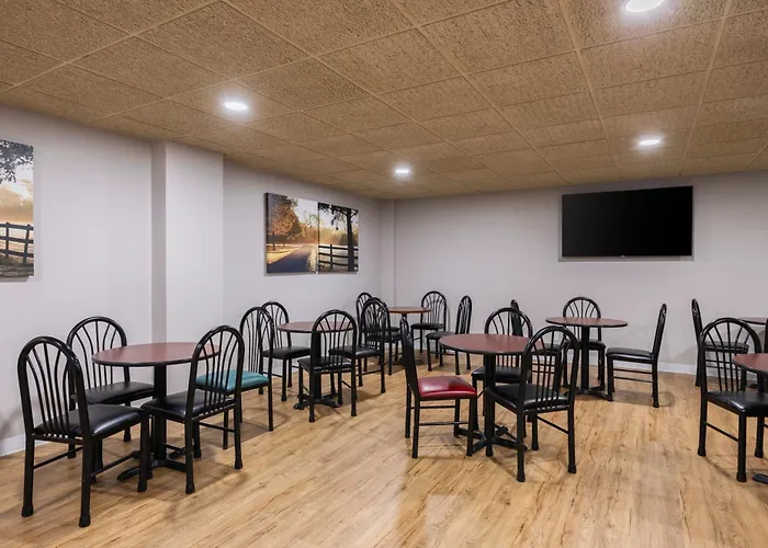 Days Inn & Suites By Wyndham Lexington