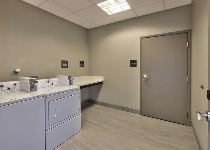 Hampton Inn & Suites Albuquerque Airport