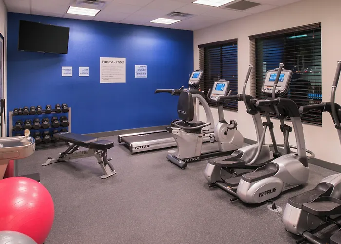 Holiday Inn Express & Suites Bakersfield Airport By Ihg