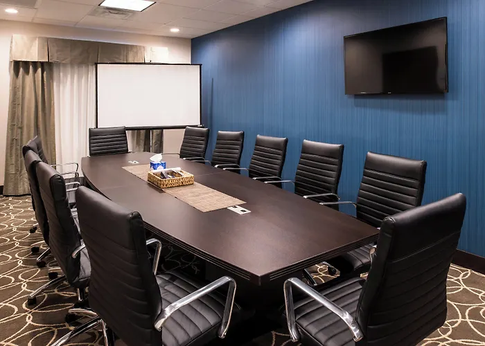 Holiday Inn Express & Suites Bakersfield Airport By Ihg