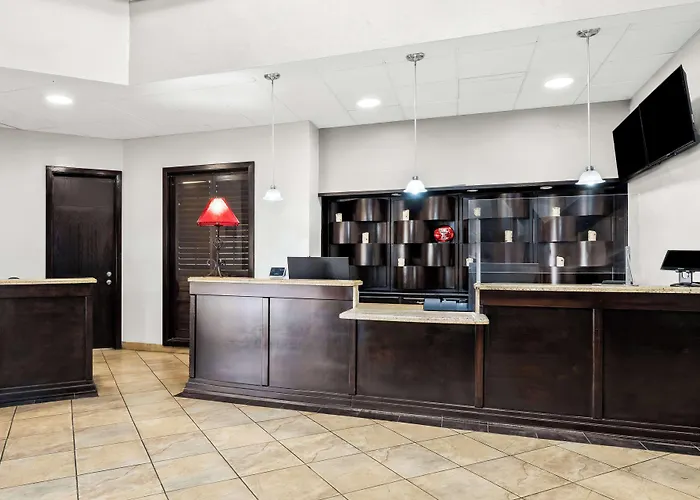 Surestay Plus Hotel By Best Western Lubbock Medical Center
