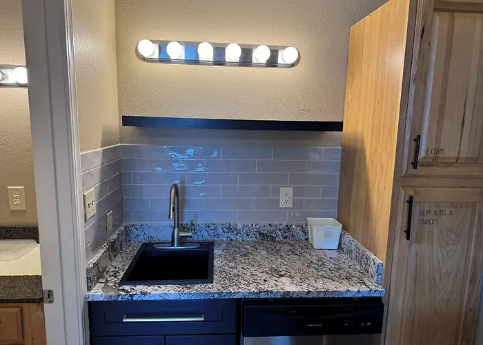 Super 8 By Wyndham Tulsa - Route 66 Hotel