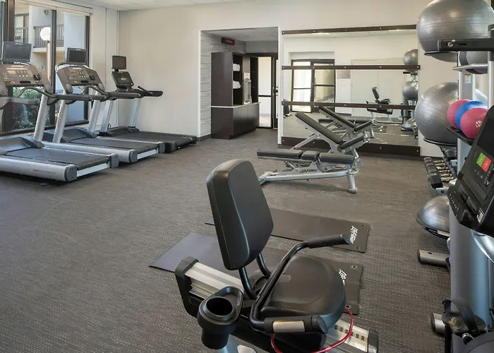 Courtyard By Marriott Memphis East/Park Avenue Hotel