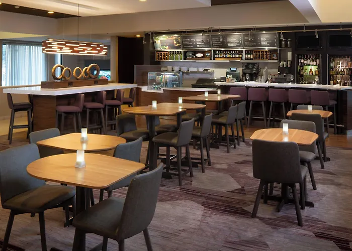 Courtyard By Marriott Memphis East/Park Avenue Hotel